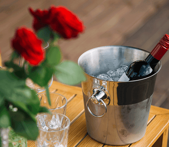 ¿Cómo enfriar una botella de vino?