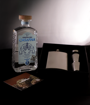 Tequila Casafina Reposado Cristalino 700 ml y 1 Licorera de Regalo